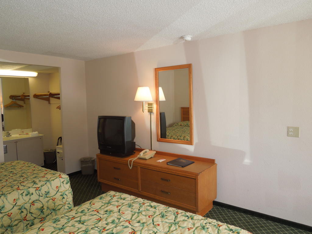 Knights Inn Elyria Luaran gambar